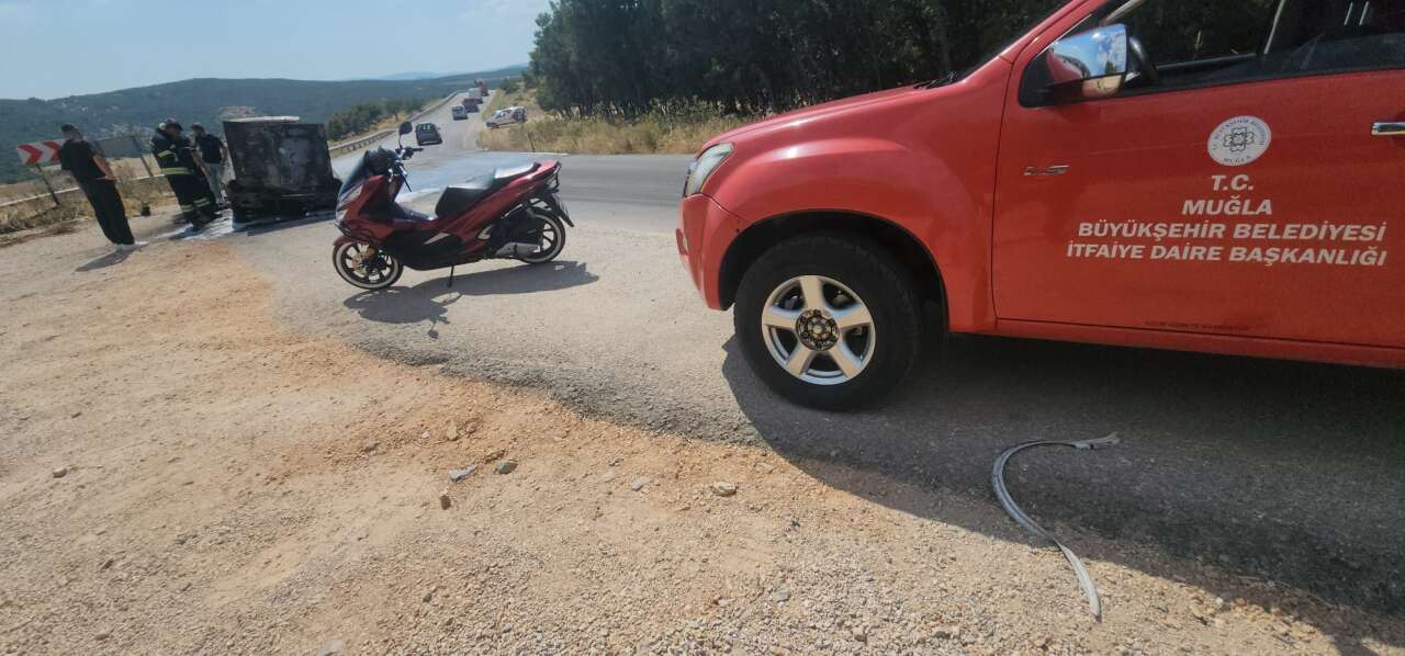 Muğla'da Otomobil Alevlere Teslim Oldu 3